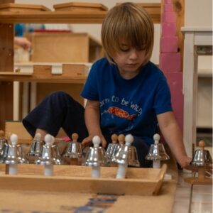 ambiance-3-6-ans-enfant-activite-sonore-ecole-montessori-epinal