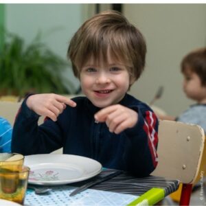 ambiance-3-6-ans-repas-enfant-ecole-montessori-epinal