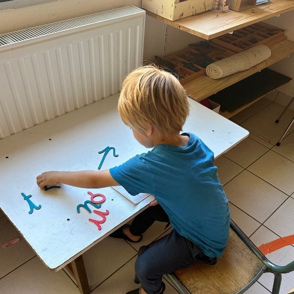 ecole-montessori-epinal-3-6-ans-langage-enfant