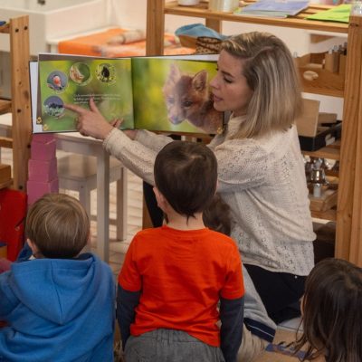 ambiance-3-6-ans-lecture-matin-ecole-montessori-epinal